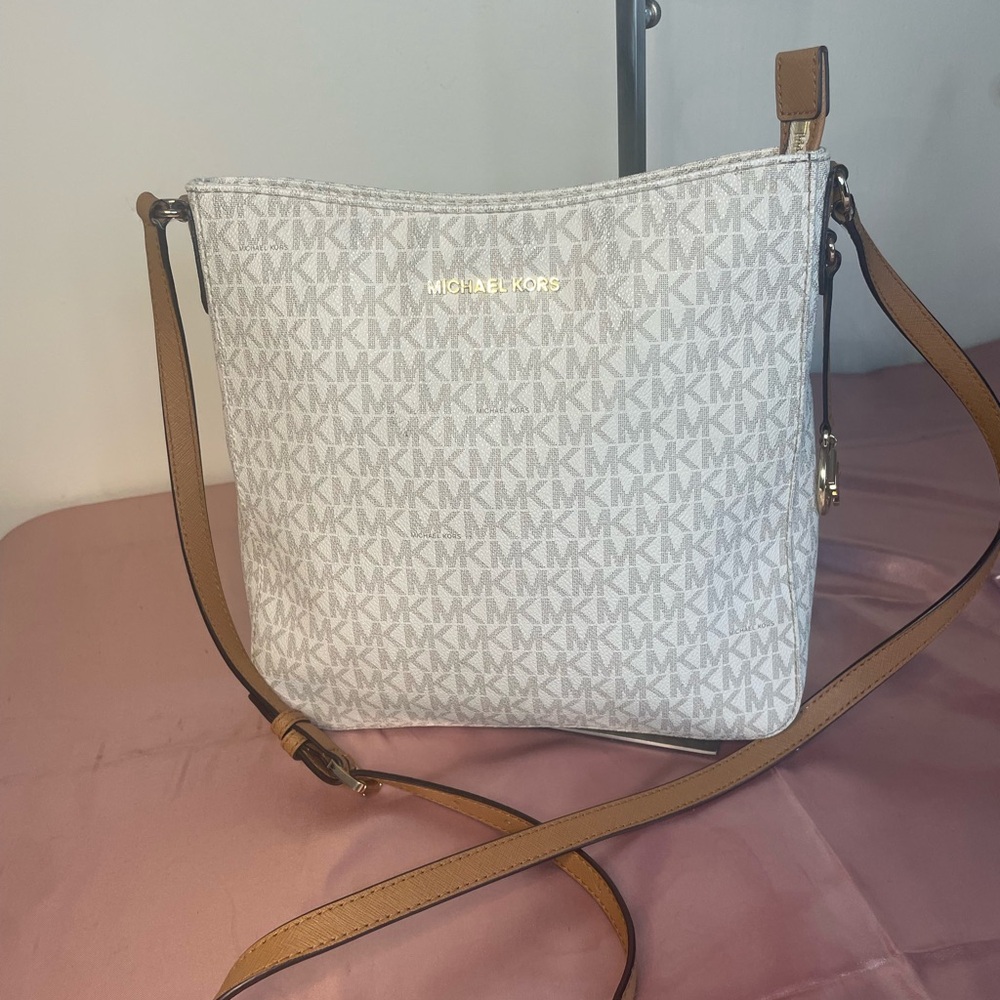 Authentic Michael Kors Purse #047NC Jet Set Travel Large Logo Messenger Bag. - Picture 2 of 13